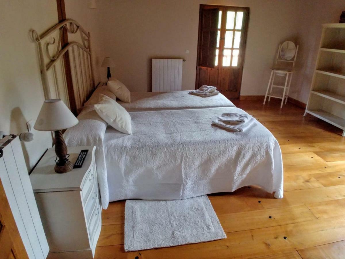 Trisileja En Novales Hotell Exteriör bild